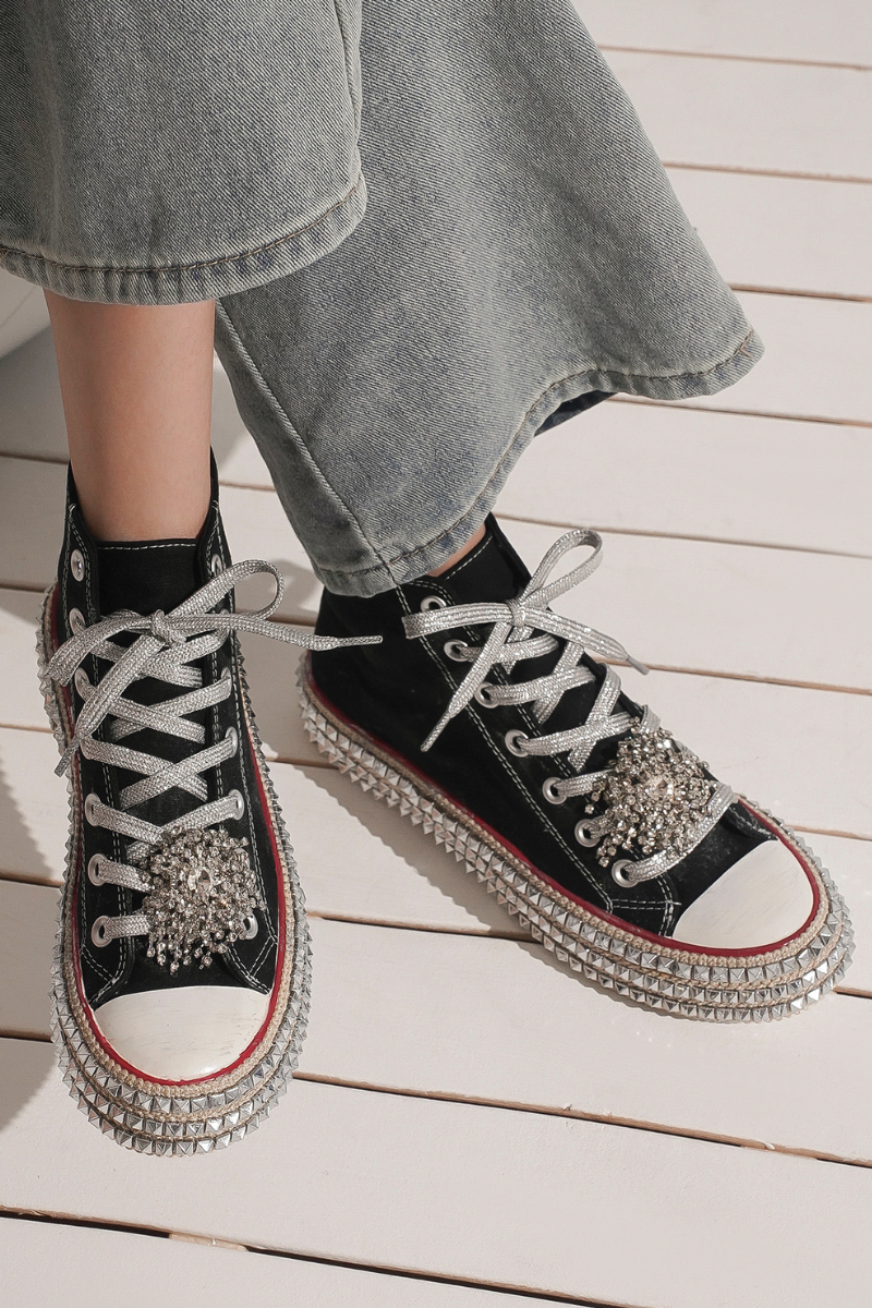 ASH-01 Studded Sneaker