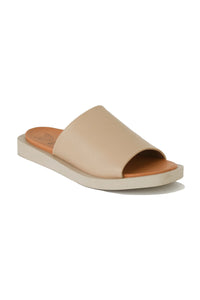 VICENTE-05 Slip-On Platform Sandals by Beast Fashion, featuring a stylish and minimal design. Ideal for summer vacations, these slip-on platform sandals combine elegance with comfort. Perfect for those casual moments in flat sandals.