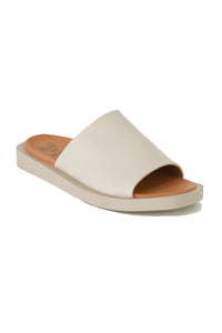 VICENTE-05 Slip-On Platform Sandals by Beast Fashion capturing the nude design. These slip-on platform sandals offer comfort and a chic look, perfect for casual outings or summer vacations. Essential footwear for every flat sandals lover.
